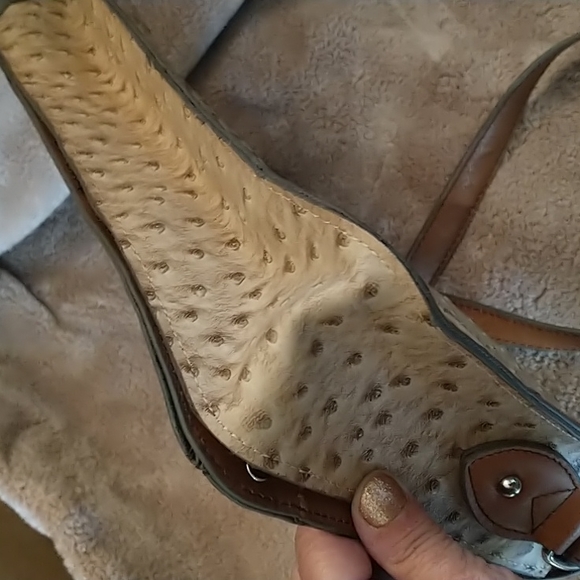 Merona Crossbody Bag - Picture 3 of 9